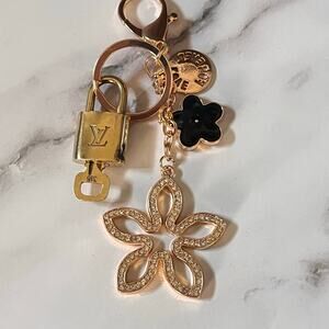 Louis Vuitton Lock and Key #315 with a Clover Fashion Keychain